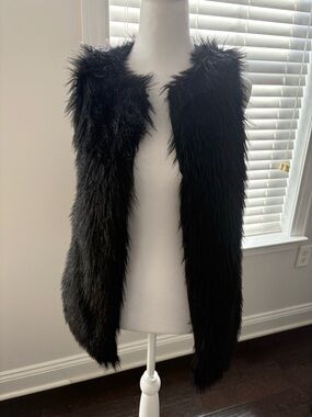 Charlotte Russe Black Faux Fur Open Front Vest